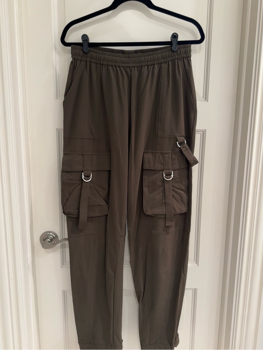 ALO Yoga Women's Cargo Joggers in Olive Brown